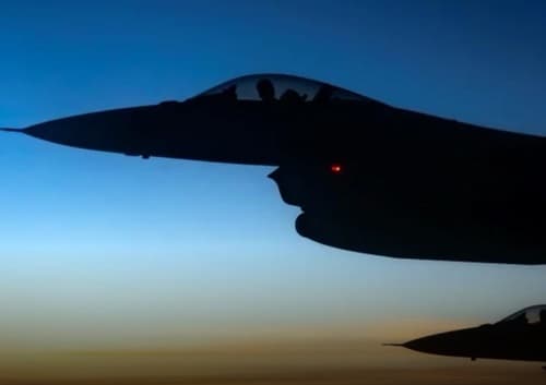 Caças F-16 interceptam duas aeronaves perto de clube de golfe de Trump nos EUA
