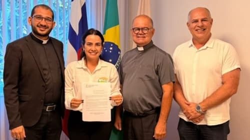 Prefeita Laryssa Dias sanciona lei que institui Corpus Christi como feriado municipal em Ipiaú