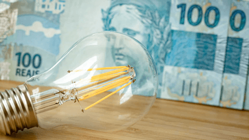 Conta de luz volta à bandeira verde em outubro e consumidores deixam de pagar taxa extra