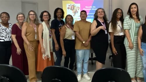 Profissionais da saúde de Ibirataia participam de reunião sobre cuidado à pessoa idosa em Jequié