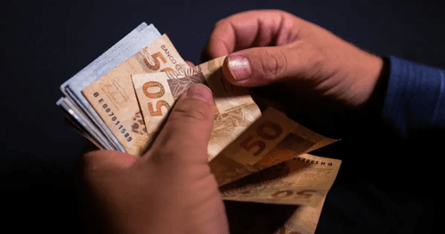Salários voltam a aumentar participação no PIB, e lucro das empresas cai