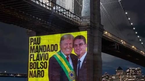Protesto em Nova York projeta imagem de Flávio Bolsonaro e Donald Trump antes de discurso de Lula na ONU
