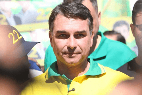 Flávio Bolsonaro cobra voto de Cármen Lúcia para investigação contra Moraes