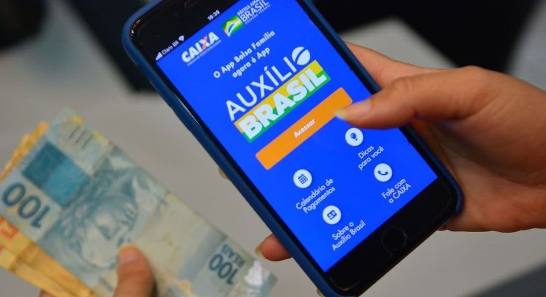 Bolsonaro aumenta Auxílio Brasil para R$ 600