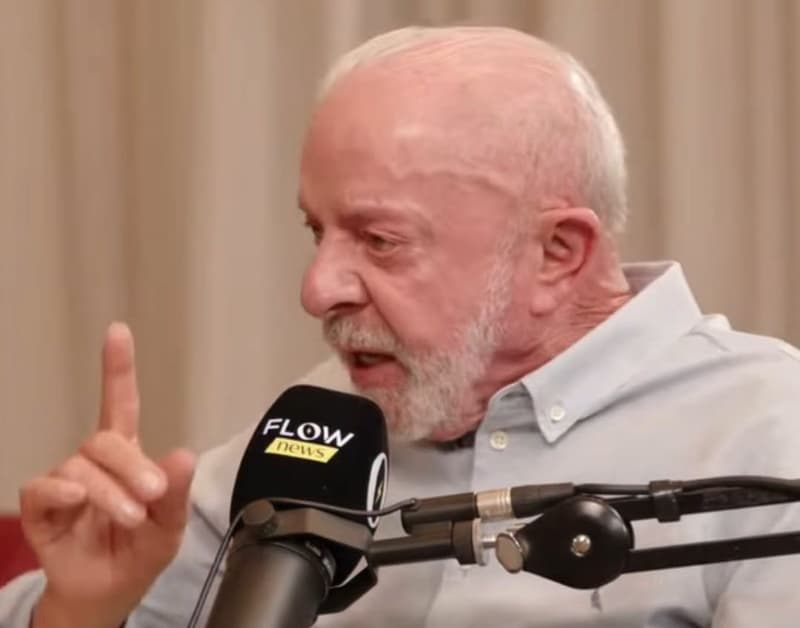 Lula afirma a empresários que eleição será entre ele e a "barbárie", em referência a Flávio Bolsonaro